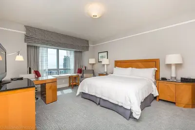 Image de Luxury Four Seasons Condo | Free Valet & Gym