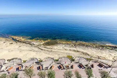 Image de De Redin Collection / Suite No. 11 / Ocean Views