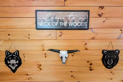 Image de Family Game Nights | Hot Tub + Bbq Grill | King