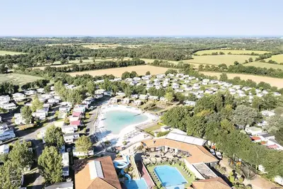 Image de Mobil-home | Classic | 2 Ch. | 4 pers. | Terrasse simple | A/C