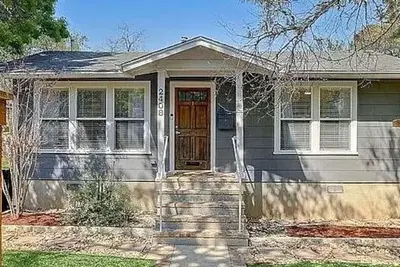 Image de Top Austin Choice-Charming 2 bedroom house with Fenced Yard near Ut