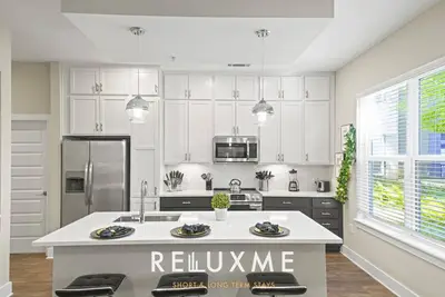 Image de Reluxme Luxury 2br | Walk to Stadiums & Convention Center