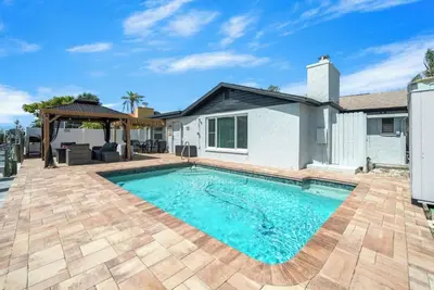 Image de Villa Walk to Beach, Pool & Games Great for Family Vacations