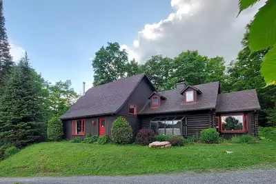 Image de Charming spacious rustic Chalet with view minutes away from major ski centers.