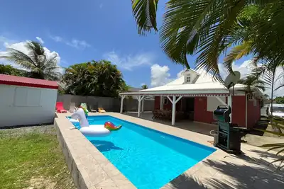 Image de Villa Loma, vue sur jardin luxuriant et piscine privée. Idéal pour 8 personnes.