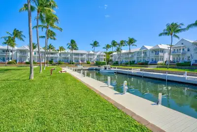 Image de Pet-Friendly 3br Villa with Boat Slip, Pool & Gym