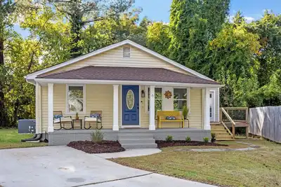Image de The Blue Door Bungalow. Walk to Duke Medical/Va.