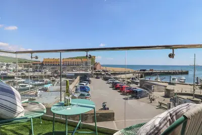 Image de 36 Quay West Apartments, pet friendly in West Bay