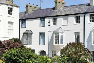 Image de Tri Raglan Mawr, family friendly, with open fire in Beaumaris