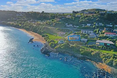 Image de “Beachfront Bliss with Stunning Sea Views – Perfect for Families & Friends”