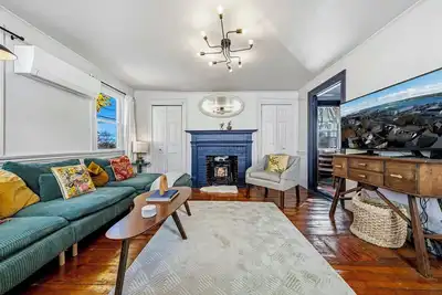 Image de Historic 2-Bedroom Gem Overlooking Portland Harbor, Walk Everywhere