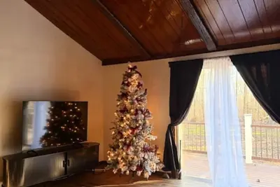 Image de Tranquil 4-bedroom cabin in Hampden for a peaceful getaway