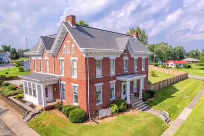 Image de Pb Larkin Victorian Mansion-4200 Sq. Ft Pet Safe Beautifully Preserved 1865 Home