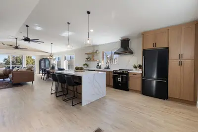 Image de Four Bears Cabin, 2025 remodel. Rustic & Modern.