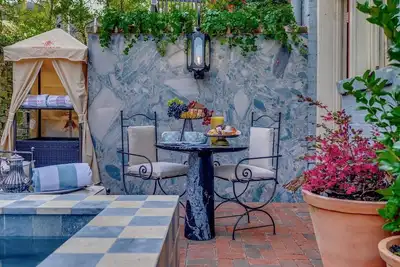Image de Hawkins House - Historic Savannah Stay near Forsyth Park with Designer Interiors & Heated Pool