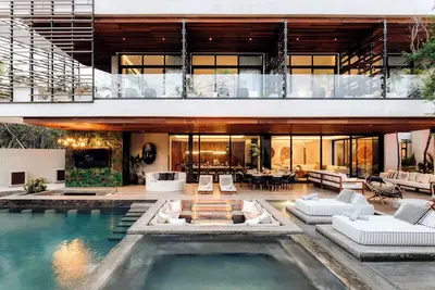 Image de Mega Mansion | Staff - Club - Golf - Gym - 40ppl