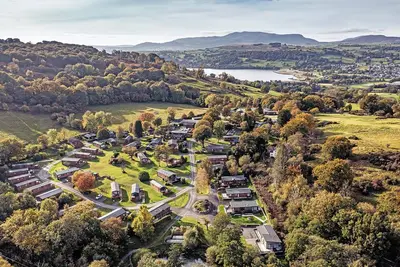 Image de 2 chambres à coucher à Bala,