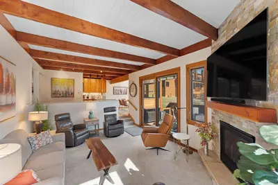 Image de Cozy Keystone Townhome Near Slopes | Poolhouse with Sauna & Hot Tub