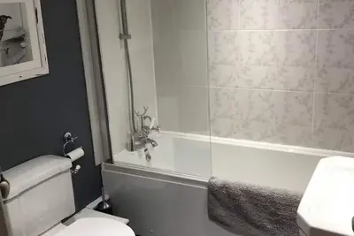 Image de Cosy character cottage near city and coast