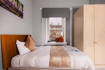Image de Central Edinburgh apartment near the beautiful meadows