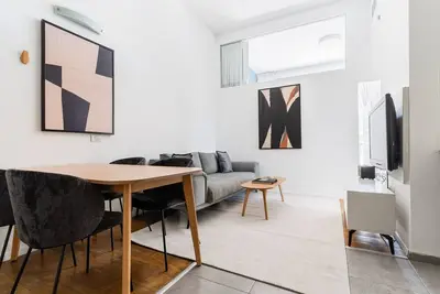 Image de Blueground | Lev HaIr, city view nr Rothschild (Tlv-93)