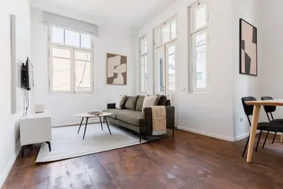 Image de Blueground | Lev HaIr, balcony, nr Carmel Market (Tlv-91)