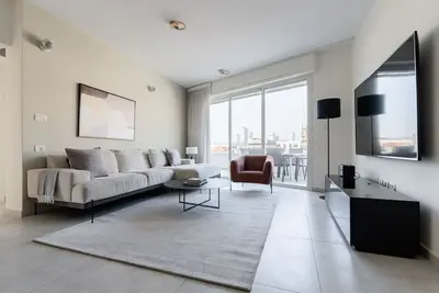 Image de Blueground | Nahalat Bynamin, Penthouse, City View (Tlv-47)