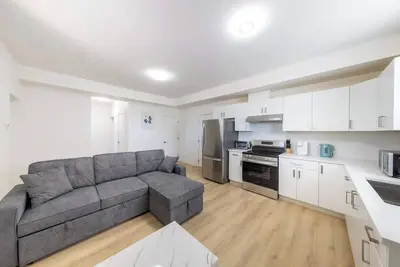 Image de Tranquil 2-Bedroom Basement Suite, Relaxing Stay