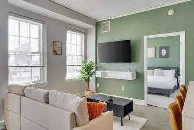 Image de Spacious Suite | Free parking | Fast WiFi + Gym | Dt