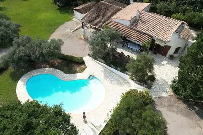 Image de Charme et douceur de vivre à Lorgues : Villa Tira, piscine et jardin de 3300 m2