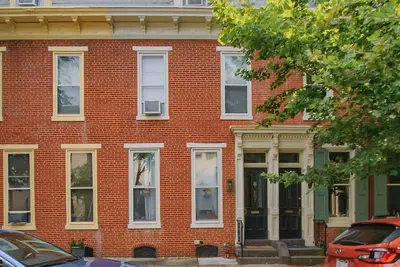Image de Charming 2-bedroom apartment in Harrisburg with Parking!