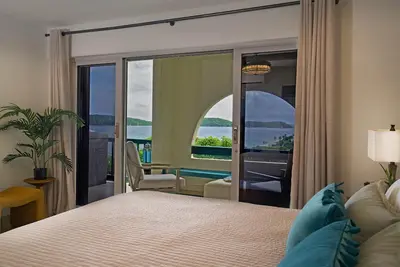 Image de Serenity By the Sea - Newly Renovated 2 Bedroom Beach Condo