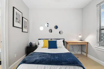 Image de Modern and Cozy Urban Townhome - Heights area