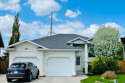 Image de Sunny house· Gym · Entire Home in Premium Community · 4 Bedrooms & 3 Baths