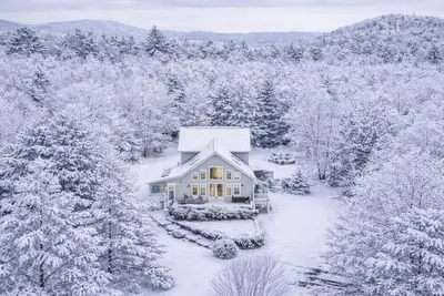 Image de Birch Landing | Relaxing Family Escape | Game Room