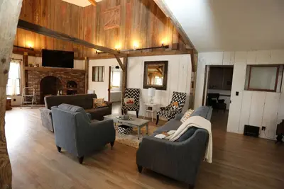 Image de Unique, rustic 4-bedroom cabin near Seward, Ne with  all the comforts of home.