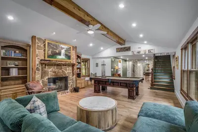 Image de Daffodil Hill • Walk to Downtown & Brow Park