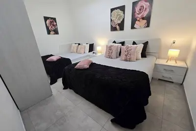 Image de 5 Star Suite near M Dante- Private Parking