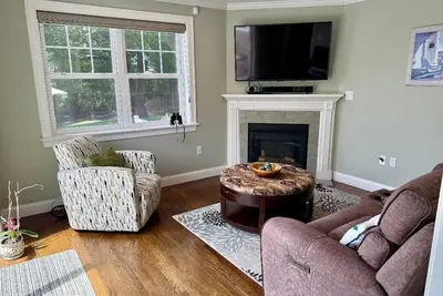 Image de Waterfront contemporary townhouse with easy access to Boston communities