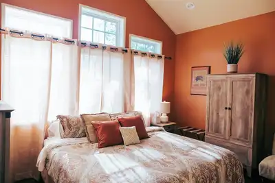 Image de Stardust Suite, urban, tranquil, & luxurious space