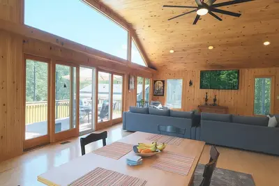 Image de The Serene Ranch with Forest View, Barn & Paddocks, 3 Bedrooms with Private Deck