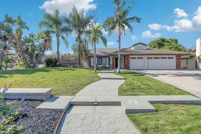 Image de Lux Retreat • Pool • Jacuzzi + Private Guest House