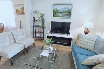 Image de Cozy 3-Bedroom/2-Washroom House | Sleeps 6 | 5 Minutes to Subway | Free Parking