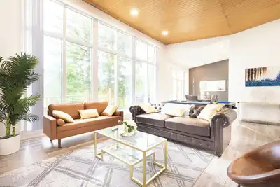 Image de Spacious Open Concept Home [5 Bdrm/4 bath]