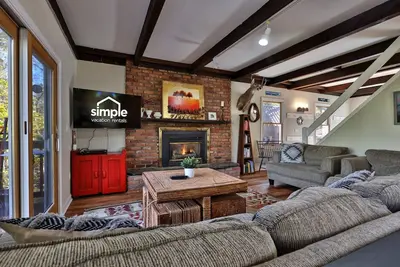 Image de Classic Killington Ski Chalet for 8 w/ Gear Room, 2 Fireplaces, 5 Mins to Slopes