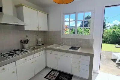 Image de Studio T1 spacieux 40 m² – Vue mer & montagne – Terrasse  jardin  Clim  parking