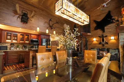 Image de Luxury Alaska Hideaway with Movie Theater, Sauna & Stunning Natural Views
