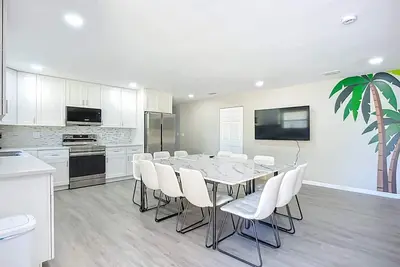 Image de The Grand Gathering House 11br/6ba