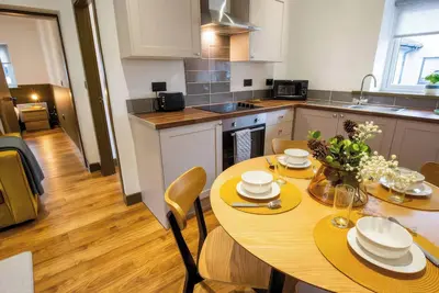 Image de Oakwood Apartment, pet friendly, with hot tub in Llanrwst