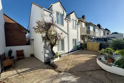 Image de Bohemian Beach Cottage, family friendly, with a garden in Bournemouth